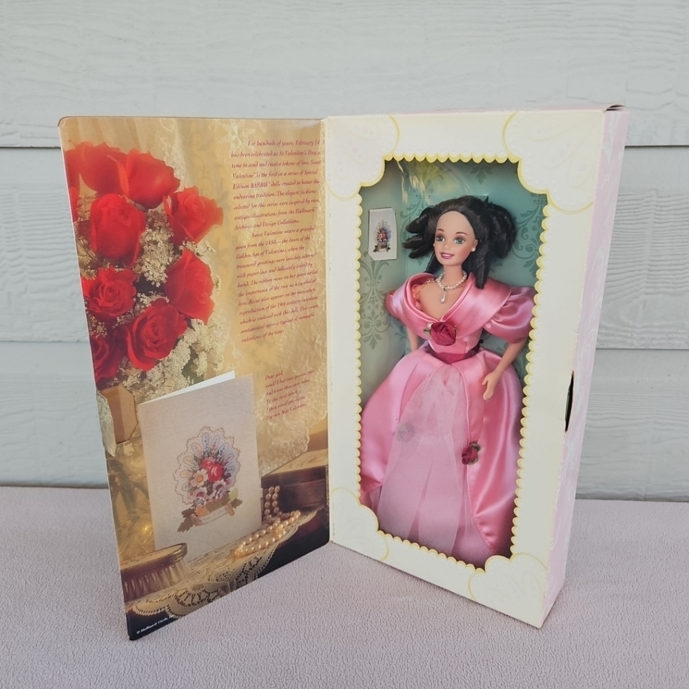 Hallmark Special Edition Barbie Sweet Valentine Doll Mattel #14880 NIB 1995